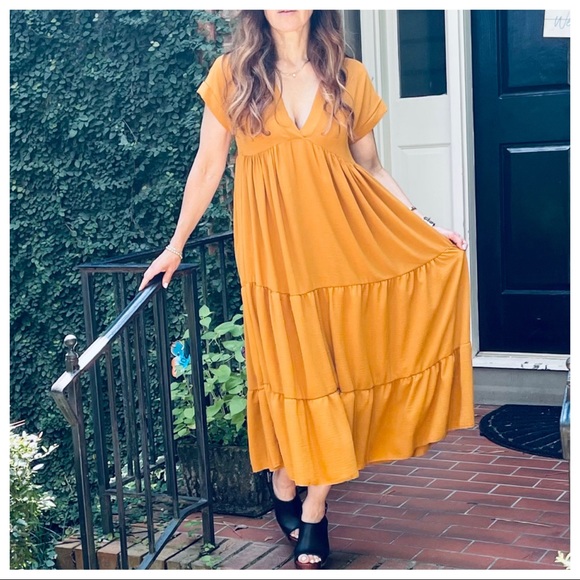 MADE IN ITALY FABULOUS V TIERED MAXI DRESS - Picture 3 of 8